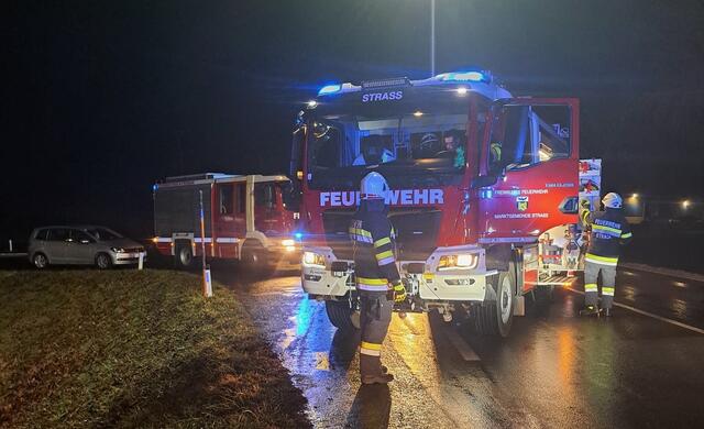 Zu dem Unfall in Straß rückten 34 Einsatzkräfte der Feuerwehren Straß, Vogau und Gersdorf an der Mur aus. | Foto: FF Straß