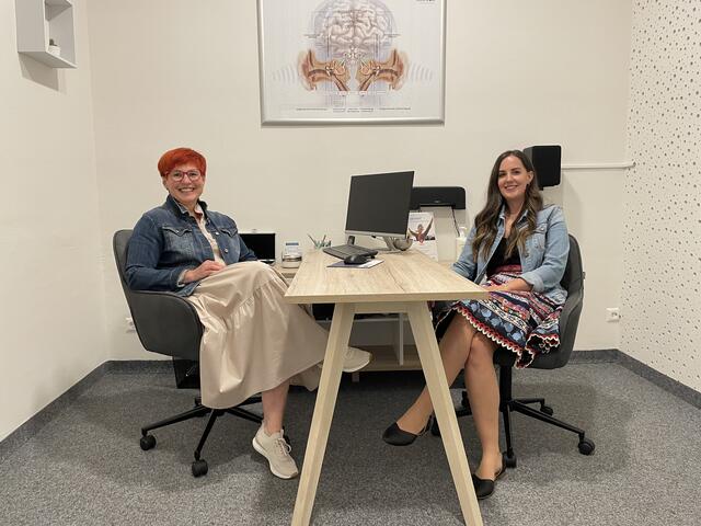 Ulli Pöschl und Jennifer Hohl nehmen sich viel Zeit für ihre Kunden. | Foto: Almer