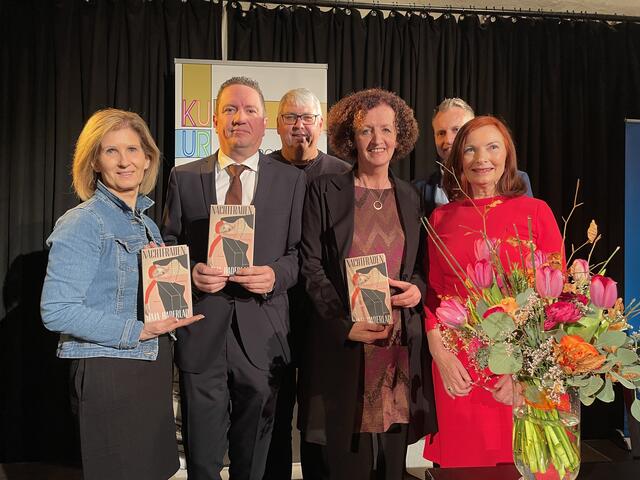 Corinna Fischer-Seebacher, Otto Markus Hoffmann, Stadtpfarrer Bruder Wolfgang Gracher, Maja Haderlap, Peter Schiestl-Jamy und Marietta Weißnar (v.l.) | Foto: MeinBezirk.at