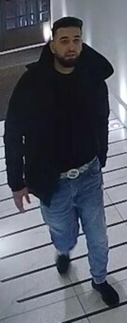 Ein dritter Mann könnte bei dem schweren Raub beteiligt gewesen sein. Auch nach ihm wird gefahndet. | Foto: LPD Wien