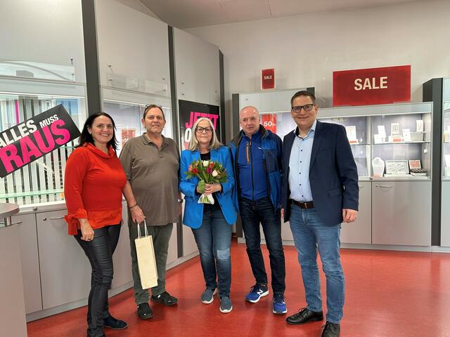 Doris Serdar, Karl Bauer, Susanne Werther (Schwester), Matthias Zachs und Günter Buchinger im Timesquare in Eisenstadt. | Foto: EZE