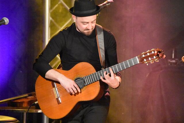 Gitarrenklänge auf höchstem Niveau konnten im Kulturkeller Gleisdorf genossen werden. | Foto: RegionalmedienSteiermark/Hofmüller