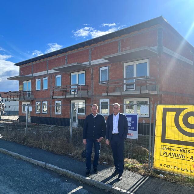 Bgm. Thomas Novoszel und OSG-Obm. Alfred Kollar laden zum Tag der offenen Tür ein. | Foto: OSG