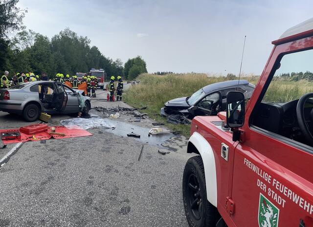 Das Einsatzspektrum der Feuerwehr hat sich in den letzten 160 Jahren massiv erweitert und umfasst auch die Personenrettung bei Verkehrsunfällen.
 | Foto: FF Steyr
