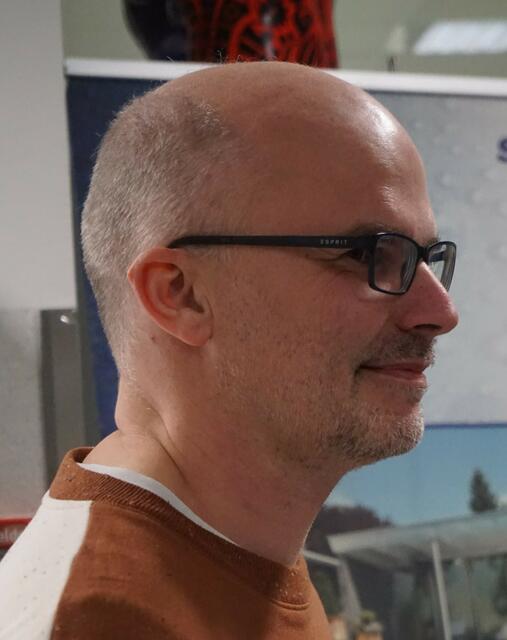 Vizepräsident Florian Burr (Zentrum für Gewaltprävention) erläutert die Zielsetzungen.