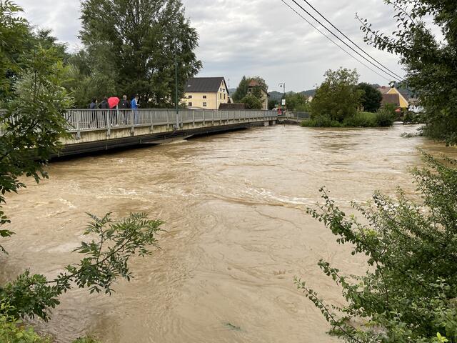 Die Sulm führte soviel Wasser wie noch nie. | Foto: Waltraud Fischer