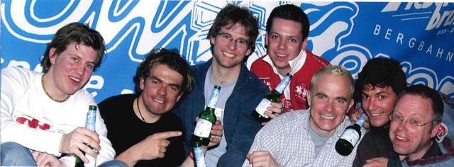 Snowfever-Gründer: Bernhard Pletzenauer, Markus Kogler, Peter Klymiuk, Florian Pfleps, Günter Kogler, Stefan Steinacher und Förderer und Bergbahn-GF Toni Niederwieser. | Foto: Snowfever