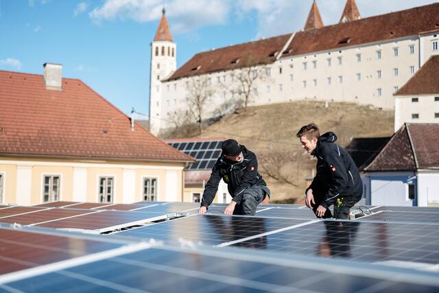 Die Installation von Photovoltaikanlagen ist nur einer von vielen Teilbereichen im Job des Elektrotechnikers. | Foto: René Knabl