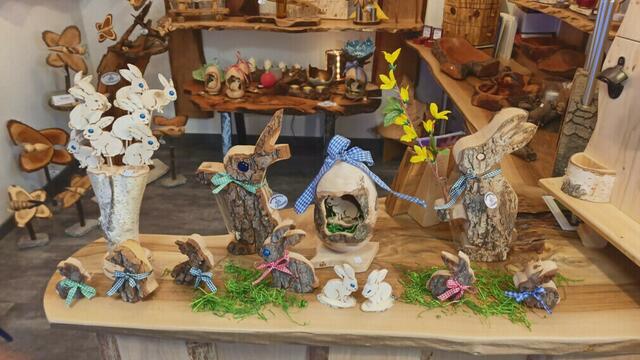Solche und ähnliche Figuren werden aus Holz zu Ostern gebastelt. | Foto: Herbert Feichtinger