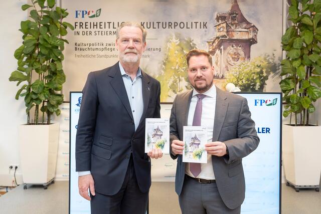 Dritter Landtagspräsident Gerald Deutschmann (li.) mit FPÖ-Kultursprecher LAbg. Marco Triller bei der Präsentation des Kulturprogramms. | Foto: FPÖ Steiermark