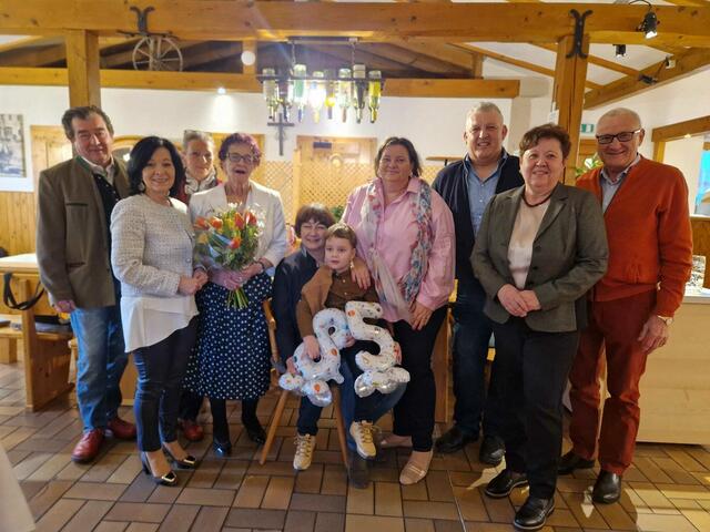 Rosina Fuchs aus Lauterbach feierte ihren 85. Geburtstag im Kreise ihrer Familie. | Foto: Gemeinde Moorbad Harbach