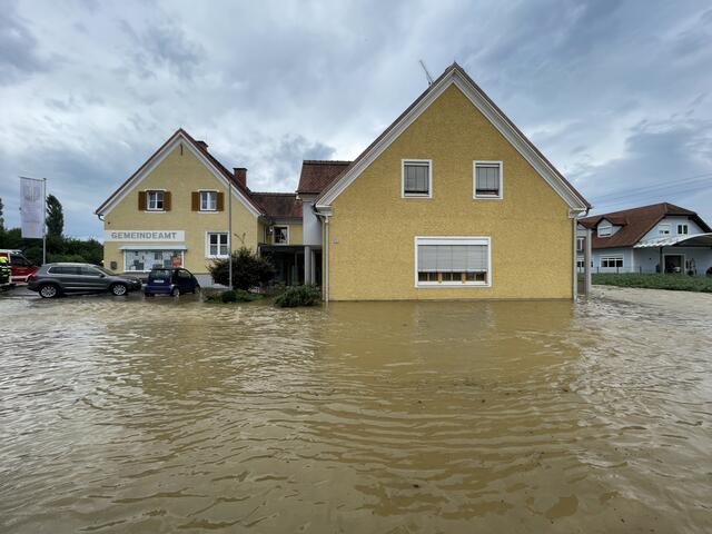 Blick auf das Gemeindeamt von Heimschuh. Selbst der Sitzungssaal stand unter Wasser. | Foto: Waltraud Fischer