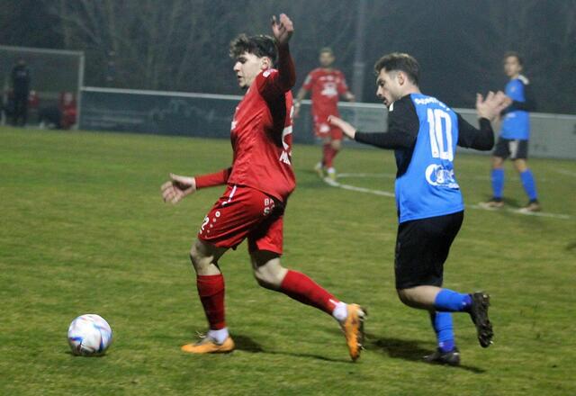 Der ASV Draßburg und Andreas Lemut (re.) konnten die 0:2-Heimniederlage zum Ostliga-Saisonstart gegen SV Leobendorf nicht verhindern. Erkennbar war über weite Strecken jedoch die Spielfreude und der Einsatzwillen der Porics-Elf - allerdings fehlte am Ende das Happy End.  | Foto: Oliver Frank