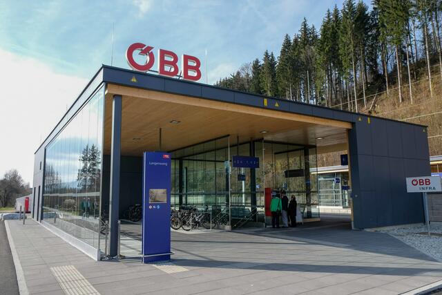 Der Regionalexpress bleibt bis Ende 2025 nicht beim Bahnhof Langenwang stehen. | Foto: Land Steiermark