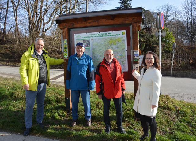 Bürgermeister Josef Schmidl-Haberleitner, Günter Roitner, Hermann Neidhart, Vizebürgermeisterin Ingrid Burtscher | Foto: Stadtgemeinde Pressbaum