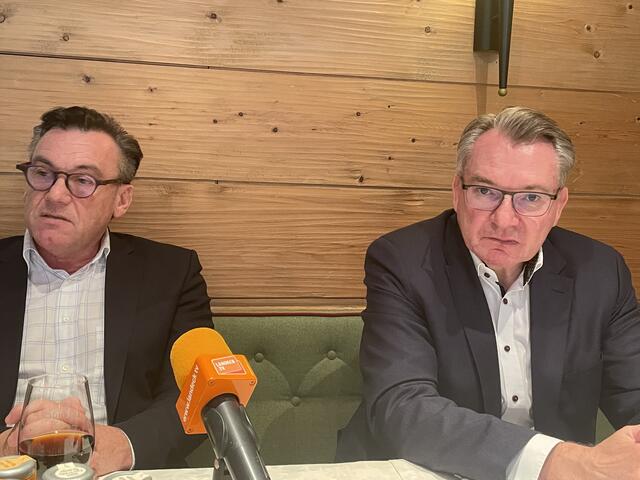 Die beiden Geschäftsführer Markus Pollo und Johannes Tratter präsentierten die Pläne der NHT. | Foto: Seelos