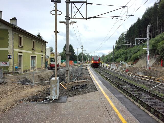 Rund 11,5 Millionen Euro wurden in den barrierefreien Umbau des alten Bahnhofs in Langenwang investiert, doch Regionalexpress hält dort keiner. | Foto: Marktgemeinde Langenwang