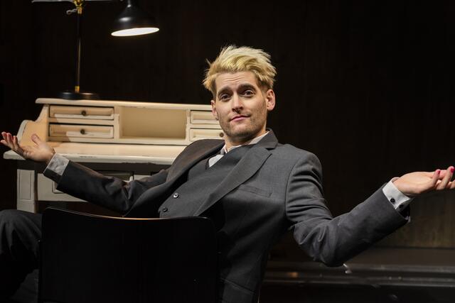 Der gebürtige Welser Puppenspieler und Theatermacher Andreas Pfaffenberger lädt gemeinsam mit Regisseurin Martina Winkel in den JKU Zirkus des Wissens ein. | Foto: Nick Mangafas/ Zirkus des Wissen