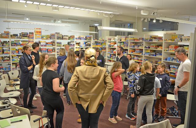 Das Kinderparlament beim Talk in der Stadtbibliothek. | Foto: Stadt Bruck
