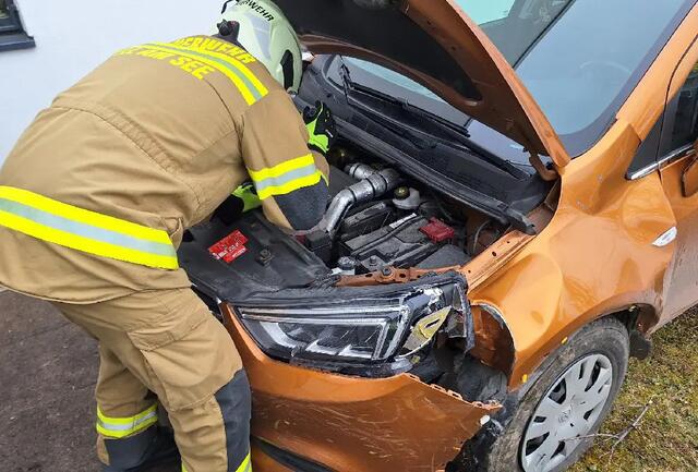Zehn Mitglieder der Feuerwehr Zell am See waren nach dem Unfall vor Ort im Einsatz. | Foto: Freiwillige Feuerwehr Zell am See