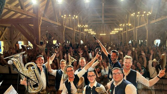 Bestehend aus 7 Musikern zwischen 19 und 21 Jahren verteilt in Ober- und Niederösterreich machen Schlapfn 7 mit 3 Flügelhörnern, 2 Tenören, einer Tuba und einem Schlagzeug Musik, die zu Herzen geht. Ebenfalls am 14. September bei uns im Stadl. | Foto: privat