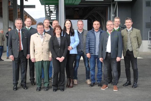 Die Belegschaft des Agrarcenters mit der Geschäftsführung. | Foto: Pichler