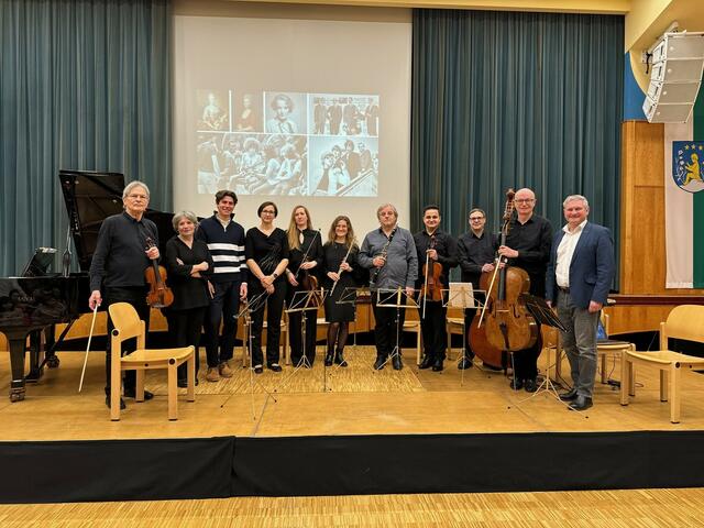 Das Ensemble mit dem Kindberger Bürgermeister Christian Sander (rechts). | Foto: Musikschule Kindberg