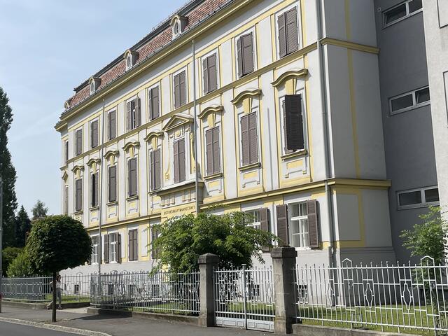 Auf Anweisung des Bundesministeriums werden Großstallungen von der Bezirkshauptmannschaft Leibnitz regelmäßig ohne vorherige Ankündigung kontrolliert. Der betroffene Stall wurde zuletzt im September 2023 von der Behörde kontrolliert. | Foto: Waltraud Fischer