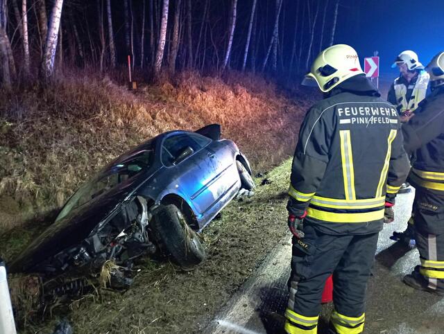 Die Stadtfeuerwehr Pinkafeld wurde zu einem erneuten Verkehrsunfall gerufen. | Foto: Stadtfeuerwehr Pinkafeld