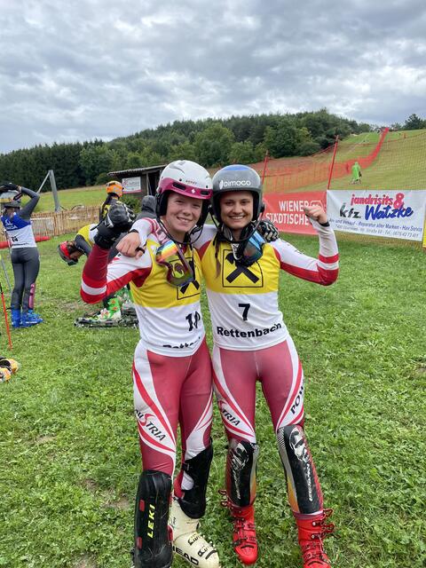 Tina Hetfleisch und Lara Teynor jubeln über Gold und Silber. | Foto: Michael Strini