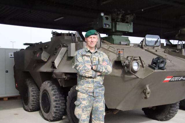 Die derzeit verwendeten 40 Pandur-Radpanzer (Bild) werden durch 90 Stück der modernen Pandur-Generation ersetzt, erklärt Bataillonskommandant Christian Luipersbeck. | Foto: Martin Wurglits