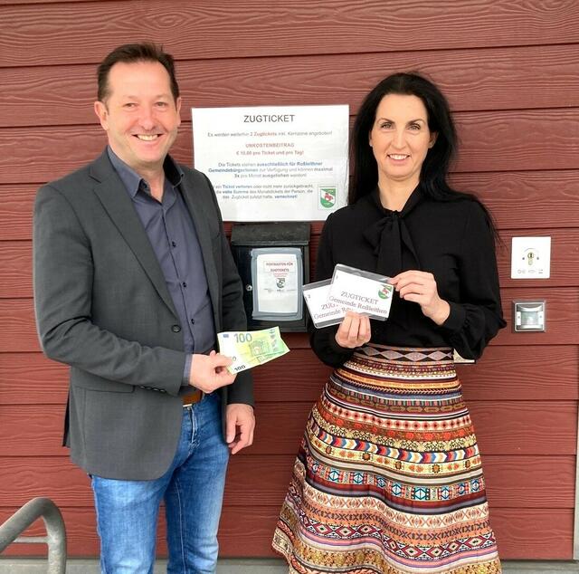 Roßleithens Bürgermeister Kurt Pawluk und Verwaltungsbedienstete Maria Müller.
 | Foto: Gemeinde Roßleithen