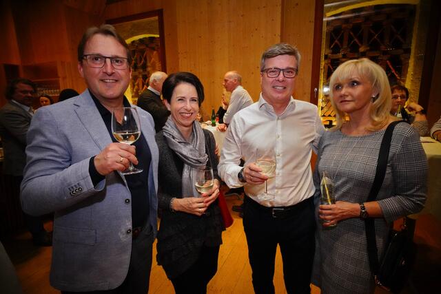 Michael und Birgit Totomisky, VzBgm. Andreas Fleck mit Gattin Sabine.  | Foto: MeinBezirk.at