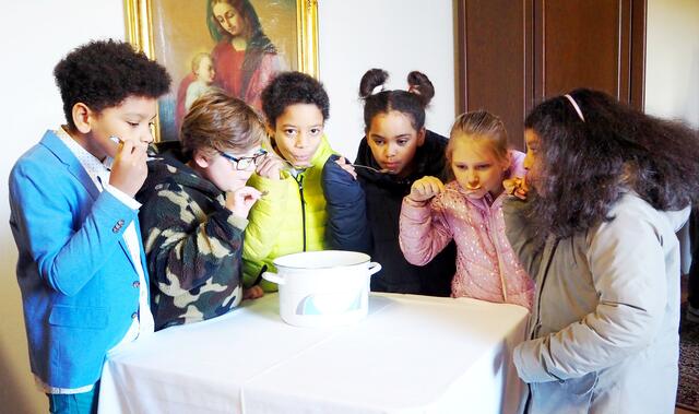 Familienmesse & Fastensuppenessen am Sonntag mit den Erstkommunionkindern v.l.n.r.:
Robin, Fabio, Gabriel, Cassandra, Hanna, Felicia
