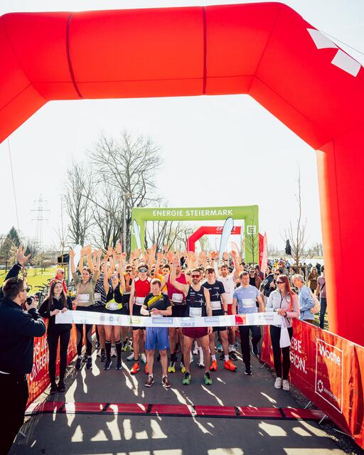 Auf die Plätze, fertig, los! Motivation pur am Start bei den rund 1.200 Läuferinnen und Läufern.