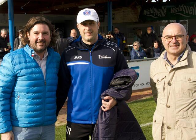 LAbg. HAns Unger, Trainer Mario Portschy und Raiffeisen-GF Hans Jörg Huck. | Foto: Peter Seper