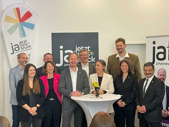 Das Team hinter der Liste "Ja jetzt Innsbruck - Johannes Anzengruber" | Foto: BezirksBlätter