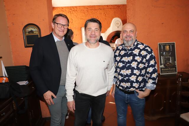 Casa-Chef Ionel Tudor mit Bgm. Marcus Martschitsch und Einkaufsstadt-Obmann Dietmar Peinsipp.   | Foto: Einkaufsstadt