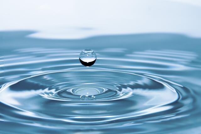 Prämiert werden Initiativen, die das Bewusstsein für einen sorgfältigen Umgang mit der Ressource Wasser in den Alpenregionen schärfen. Im Fokus stehen besonders vielversprechende und vorbildliche Projekte, die auf den gesamten Alpenraum anwendbar sind. | Foto: pixabay.com