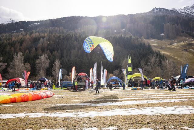 Am Landeplatz in Neustift traf sich die Szene am Wochenende wieder. | Foto: Armin Kuprian