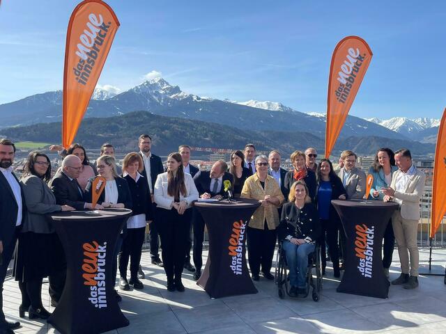 Florian Tursky stelle das Team seiner Liste "das neue Innsbruck" vor | Foto: BezirksBlätter