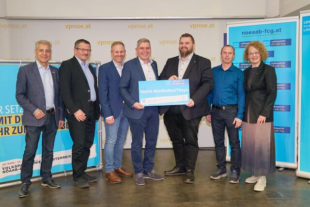 Harald Sterle, Werner Liebhart, Matthias Deiser, Josef Hager, Michael Litschauer, Markus Kühhas und Christiane Teschl-Hofmeister (v.l.) | Foto: NÖAAB-FCG