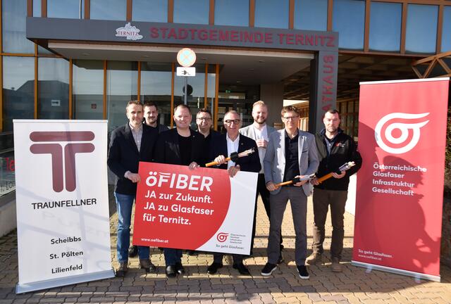 Startschuss für den Glasfaserinternet-Ausbau in Ternitz. | Foto: Stadtgemeinde Ternitz