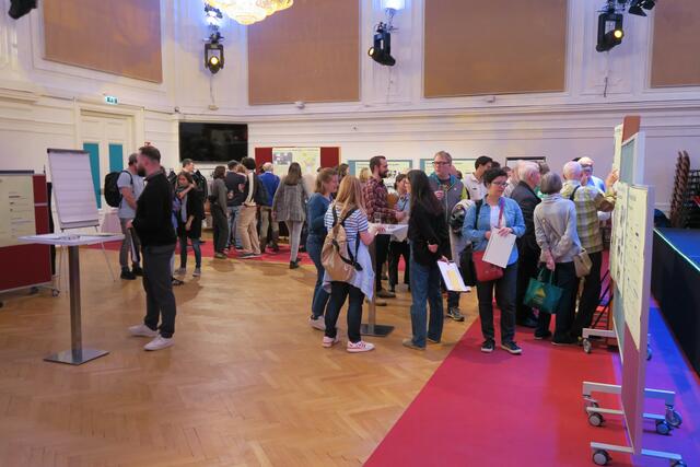 Die Penzinger Bezirksvorstehung rief eine Bürgerversammlung zum Thema "Breitenseer Vorplatz" ein. | Foto: Patricia Hillinger/RMW