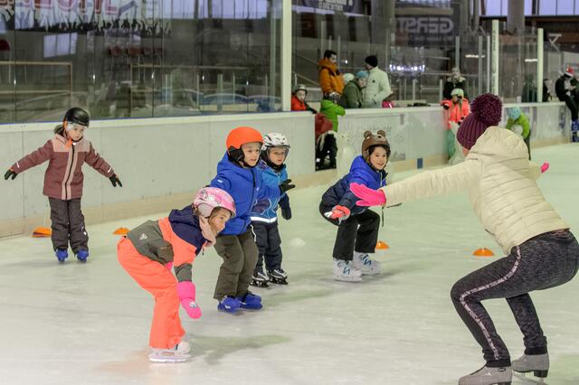 Die Eishalle in Wels ist nach wie vor beliebt, allein 214 Kinder lernten heuer das Schlittschuhfahren. | Foto: Stadt Wels