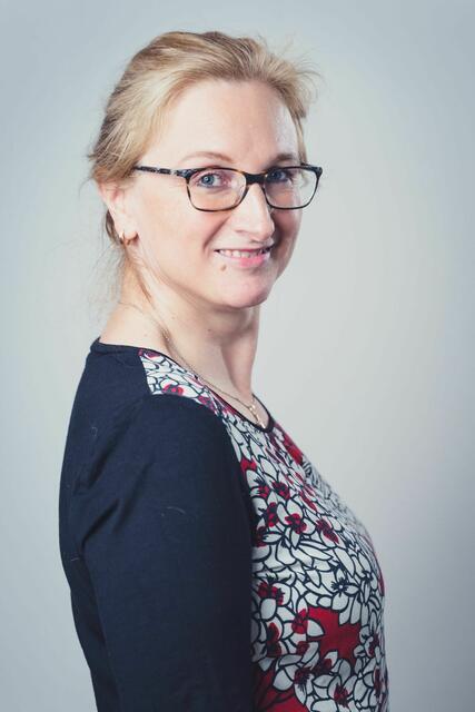 Sylvia Maria Roll-Schmid ist seit dem Jahr 2015 bei der Steuerberatung Angeringer tätig. | Foto: Angeringer