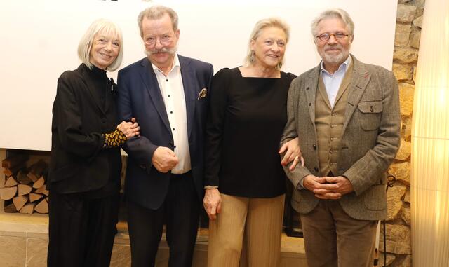  v.l.n.r.: Erika Pluhar, Frank und Ingrid Bläuel, Adi Hirschal | Foto: Ricarda Öllerer