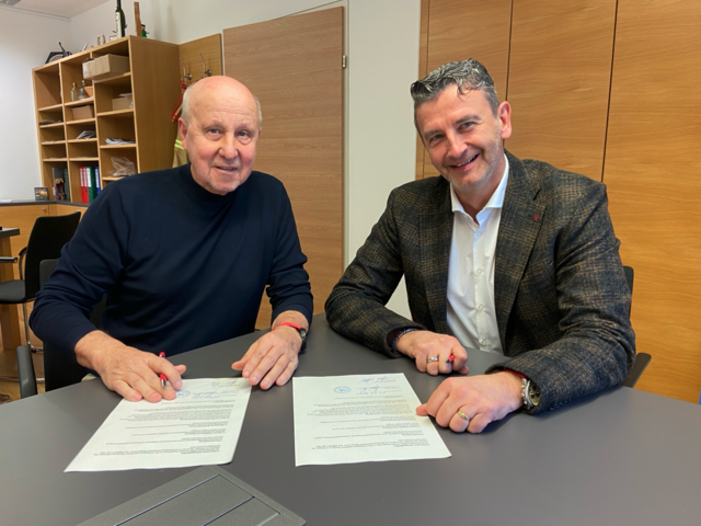 Präsident der Volkshilfe Siegfried Pichler (li.) mit dem Bürgermeister der Gemeinde Schwarzach Andreas Haitzer. | Foto: Volkshilfe Salzburg