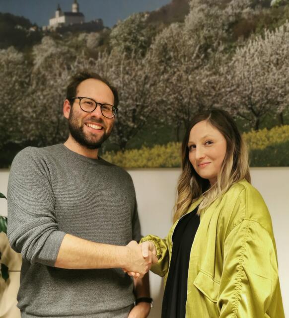 Raphael Fink übergibt sein Amt an Hanna Walk aus Bad Sauerbrunn. | Foto: GRÜNE 