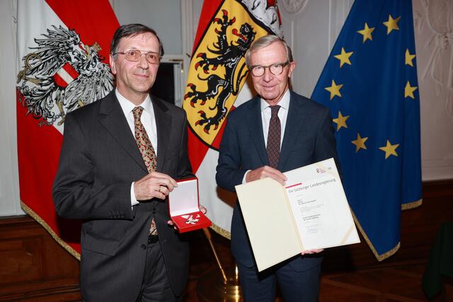 Überreichung des Großen Verdienstzeichen des Landes Salzburg an Werner Steinhäusler aus Hof bei Salzburg. | Foto: Land Salzburg / Franz Neumayr